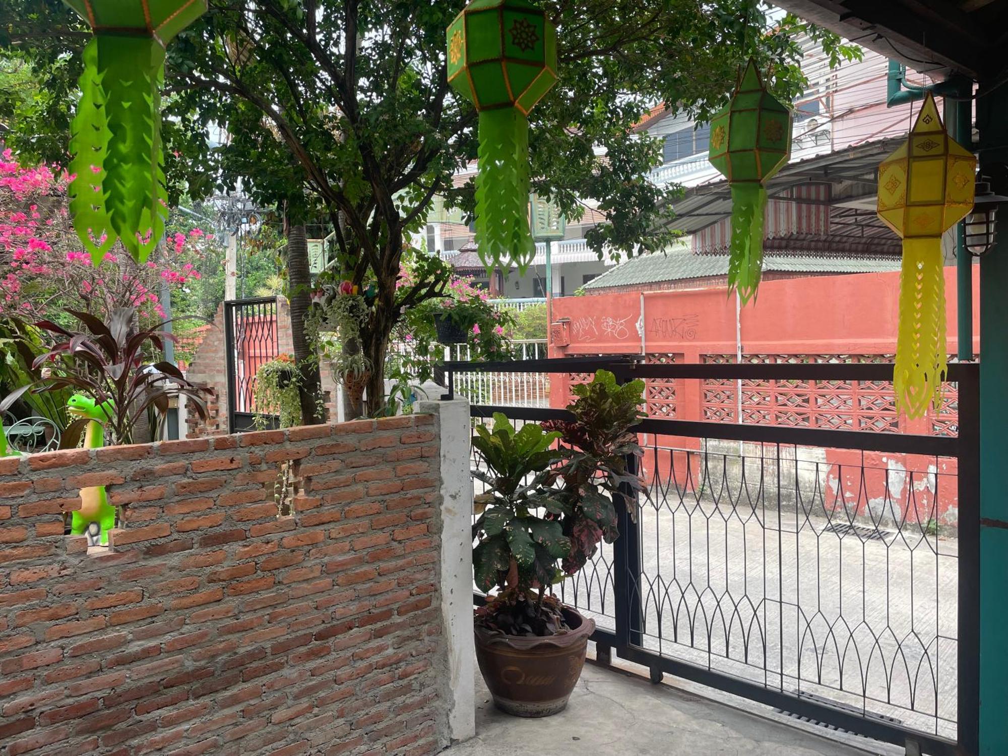 Thapae Gate Lodge Chiang Mai Eksteriør billede